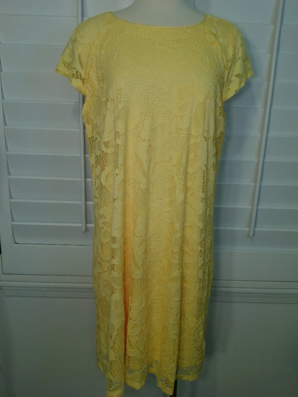 RONNI NICOLE Lace Sheath Dress Short Sleeve Lined Yellow Size 16